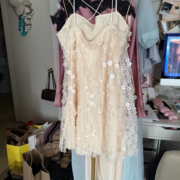 Zara Cream Floral Mini Dress - Picture 2 of 3